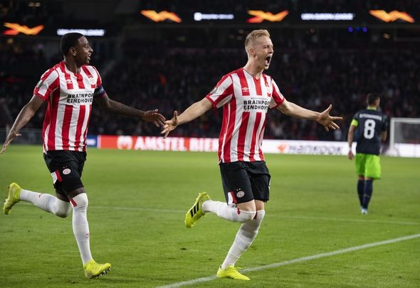Philips Sports Union i Feyenoord postupno privlače još izvanrednih igrača da im se pridruže